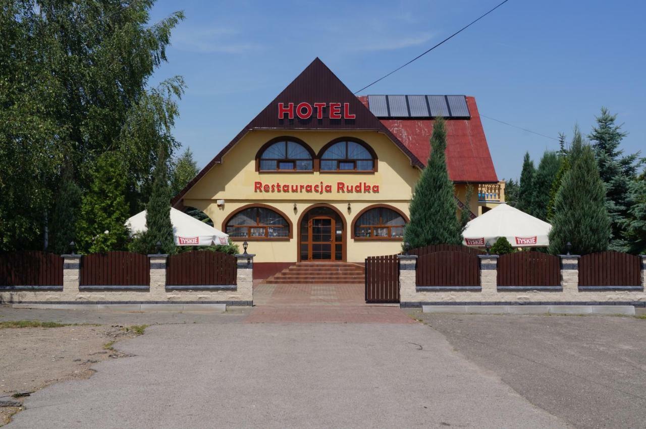 Hotel-Restauracja-Bar Rudka ออสตรอเวียตซ์ชเวียนตอกชิสกี ภายนอก รูปภาพ