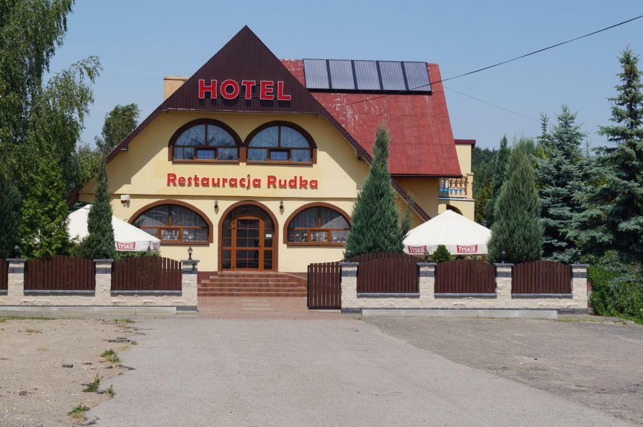 Hotel-Restauracja-Bar Rudka ออสตรอเวียตซ์ชเวียนตอกชิสกี ภายนอก รูปภาพ