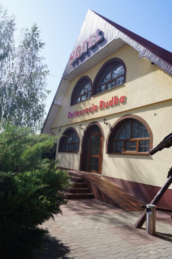 Hotel-Restauracja-Bar Rudka ออสตรอเวียตซ์ชเวียนตอกชิสกี ภายนอก รูปภาพ